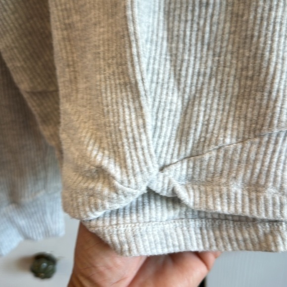 Girls two piece Old Navy sweatsuit, size 10/12 Worn once. Create bundle & save! - Picture 3 of 9